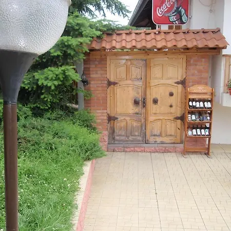Hotel Tihiqt Kat *