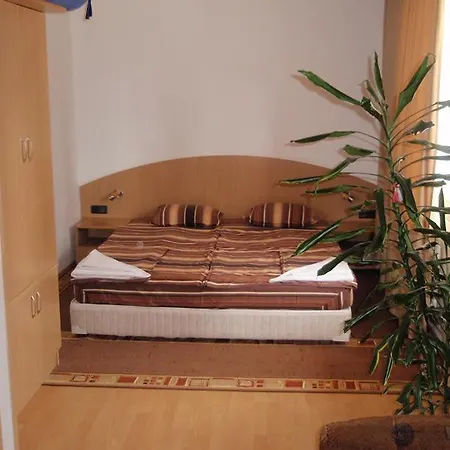 Hotel Tihiqt Kat *