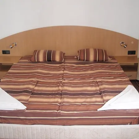 Hotel Tihiqt Kat *
