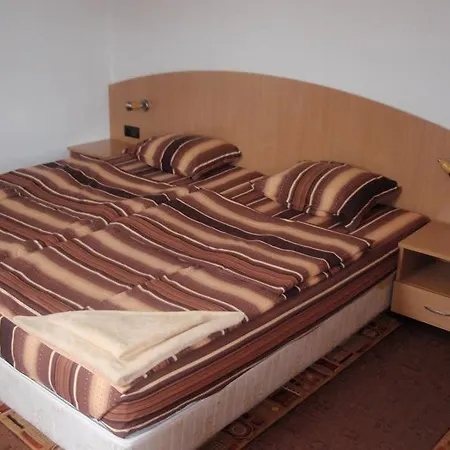 Tihiqt Kat Hotel